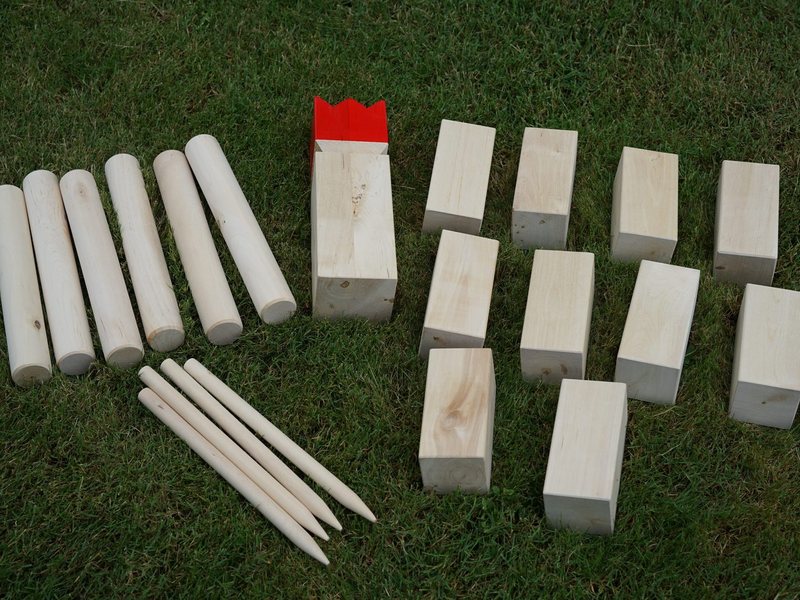 Kubb-Set mit Wurfhölzern, Kubbs und König